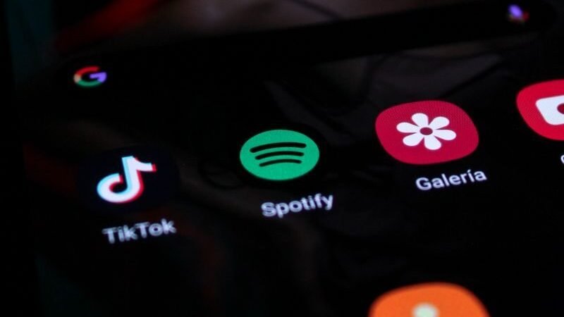 Random Access Parquet data lake architecture: How Spotify Is Turning the Data Lake Into an Online Serving Layer