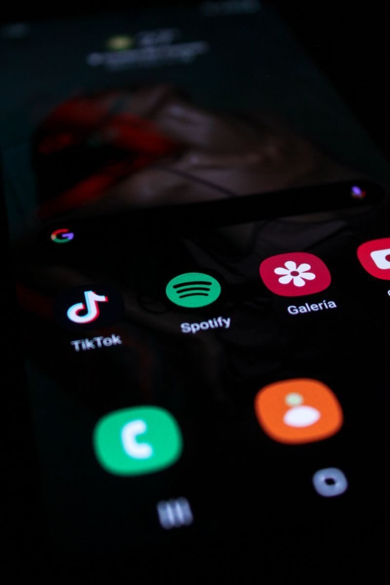 Random Access Parquet data lake architecture: How Spotify Is Turning the Data Lake Into an Online Serving Layer